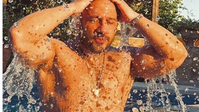 بالصور.. أحمد مكي يستمتع بأجواء الصيف