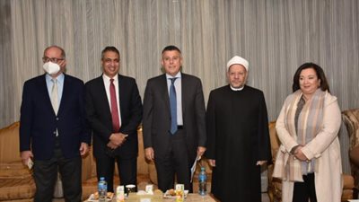 رئيس جامعة عين شمس يفتتح الحفل الختامي لليوم العالمى للغة العربية