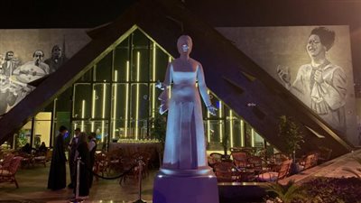 عن حياة أم كلثوم وعبد الحليم .. أساتذة وخريجون بالجامعة الأمريكية يشاركون في إعداد مسرحيتين بموسم الرياض