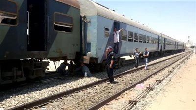 خروج قطار ركاب عن القضبان أمام مزلقان غمرة
