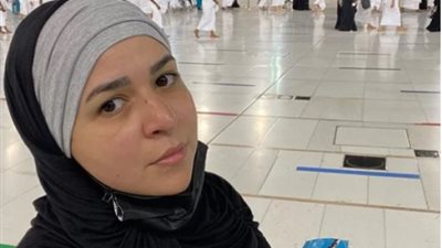 إيمى سمير غانم تعلق على شائعة اعتزالها الفن وارتدائها الحجاب