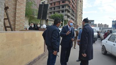 بالصور.. محافظ القليوبية يقوم بجولة تفقدية بمدينتي بنها وشبرا الخيمة