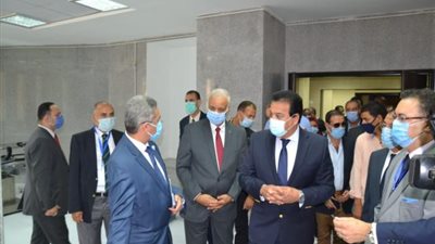 بتكلفة 65 مليون جنيه .. وزير التعليم العالي ورئيس جامعة الأسكندرية يفتتحان أعمال تطوير كلية الطب