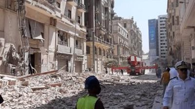 التفاصيل الكاملة لإنهيار عقار قصر النيل