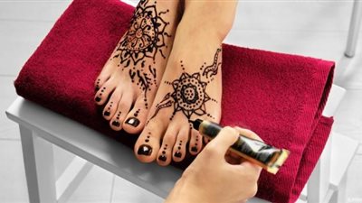 حيلة سحرية لإزالة الحناء السوداء من الأظافر