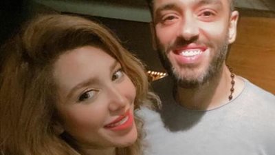 ”نفسي أحقق أحلامك قبل أحلامي”.. رسالة رومانسية من رامي جمال لزوجته