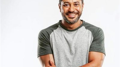 بالصورة.. محمد عز يتواجد في المنصورية من أجل ”ساعة شيطان”