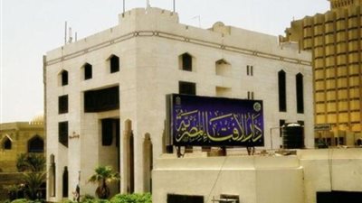 ما حكم بدء الصلاة قبل انتهاء الأذان؟.. الإفتاء تُجيب