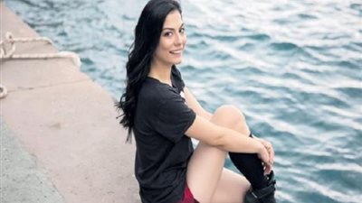 إطلالة مثيرة لـ«ديميت أوزديمير» بأحدث ظهور لها