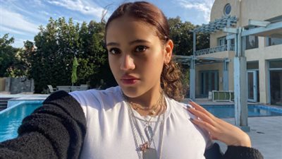 جنا عمرو دياب تكشف تفاصيل أغنيتها الجديدة