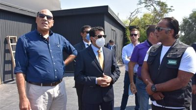 صور.. وزير الرياضة يتفقد مكان إقامة قرعة كأس العالم لكرة اليد 2021