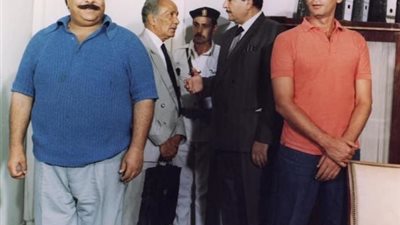 نجم الكاميرا الخفية إبراهيم نصر ومحمود حميدة.. حكاية صورة عمرها 27 سنة من فيلم ”الثعالب”