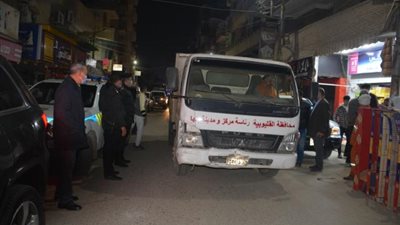 بالصور .. محافظ القليوبيه يقوم بجولة مفاجئة بشوارع مدينه بنها