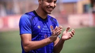 تأكد عودة محمد شريف للأهلي.. وتجمد مفاوضات القطبين مع رجب بكار