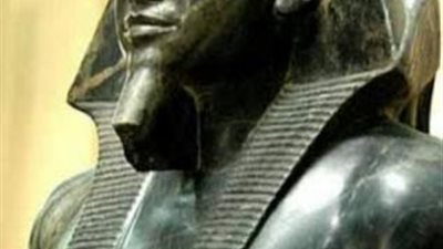 بالصور .. تعرف على الملك المصرى الذى يعتبر تمثاله أهم كنوز متاحف العالم