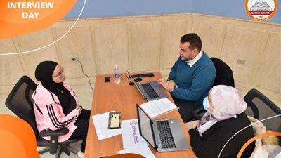 مركز التوظيف بجامعة عين شمس ينظم محاكاة لمقابلات العمل للطلاب والخريجين
