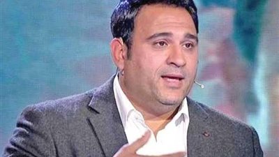 أكرم حسنى ينشر صورة من كواليس مسلسل ”مكتوب عليا”