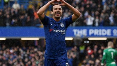 روما الإيطالي يضم بيدرو جناح تشيلسي ونجم برشلونة السابق