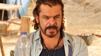 منذر ريحانة يشارك في ”ساعة شيطان” مع باسم سمرة