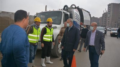 بالصور.. محافظ القليوبية يُتابع أعمال رفع تراكمات مياه الأمطار
