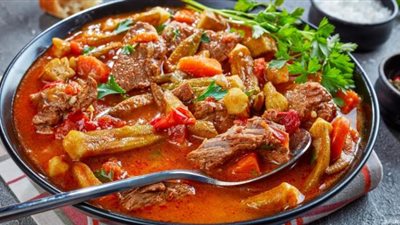 على الطريقة اللبنانية.. كيفية تحضير البامية الحارة