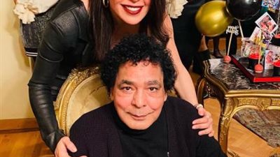 لقاء الخميسى تخطف الأنظار برفقة الكينج محمد منير