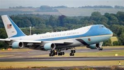 الجيش الأمريكي يحقق في اقتراب درون من طائرة ترامب