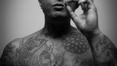 أحمد الفيشاوى يتعرض لهجوم حاد بسبب إطلالة مستفزة