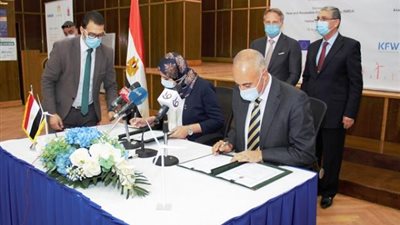 بتكلفة 4,3 مليار جنيه.. توقيع عقد تنفيذ مشروع محطة لتوليد الكهرباء من الرياح بخليج السويس