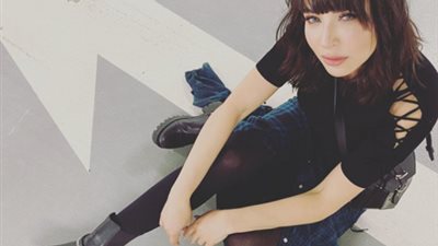 بالفيديو.. ساندي تشارك جمهورها بإطلالة مختلفة