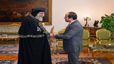 السيسى يهنئ البابا تواضروس الثانى بعيد الميلاد المجيد