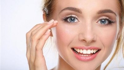 للبشرة الدهنية.. تخلصى من الإسمرار وحبوب الوجه بهذه الوصفات السحرية