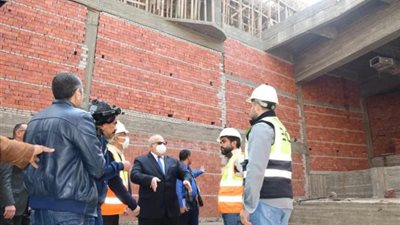 رئيس جامعة القاهرة يتفقد الأعمال الإنشائية لمسرح ”دولت أبيض” .. فيديو وصور