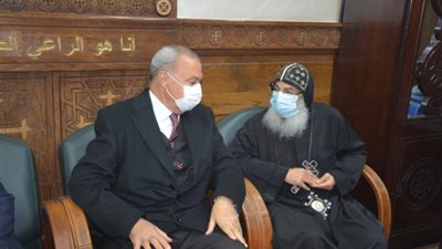 بالصور.. محافظ القليوبية يُقدم التهاني للأخوة الأقباط بكنيسة السيدة العذراء
