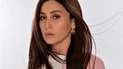 دينا الشربينى تعود للديكور الخاص بمسلسل ”آخر دور”