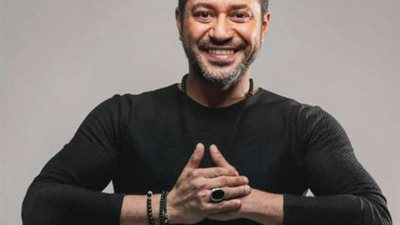 محمد عز يضع اللمسات الأخيرة علي ”باركود ٦١٥”