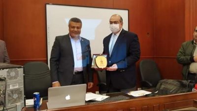 كلية طب جامعة حلوان تنظم عدد من الدورات في الإسعافات الأولية .. صور