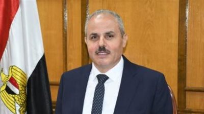 رئيس جامعة قناة السويس يتفقد لجان أول أيام امتحانات نصف العام الدراسي