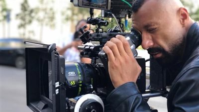 أحمد فهمي يصور مشاهده في مسلسل ”أسود فاتح” أمام هيفاء وهبي