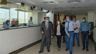 محافظ الإسكندرية بتفقد المركز النموذجي للخدمات ويتابع إجراءات التصالح في مخالفات البناء
