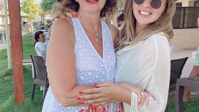 زوجة أحمد السقا تنشر صورة مع يسرا وتعلق: أجمل روح