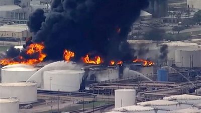 خسائر مادية هائلة.. حريق ضخم يلتهم مستودع صناعي بولاية تكساس الأمريكية