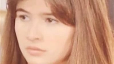 ياسمين عبد العزيز تستعيد زكرياتها بصورة قديمة