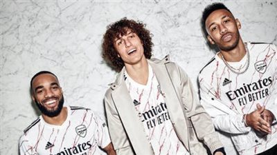 بالصور..ارسنال يكشف عن القميص الجديد للموسم القادم 2020/2021