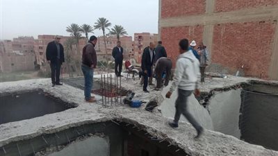 شاهد.. «الجيزة» تزيل أدوار بناء مخالف بترسا