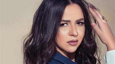 إيمي سمير غانم تعبر عن سعادتها بعودة شقيقتها لنشاطها الفنى