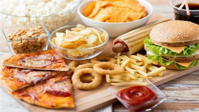هل الوجبات السريعة تسبب خللًا في أجهزة المناعة؟.. اعرف الإجابة