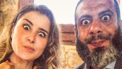 عائشة بن أحمد تداعب متابعيها بصورة مع محمد فراج: لحظات مجنونة