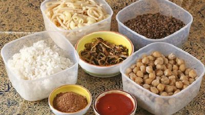 «زي المحلات».. أسهل وصفة لعمل الكشري في المنزل