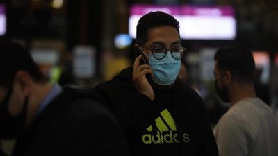 رئيس الجالية المصرية في جنوب إفريقيا يرافق بعثة الأهلي من فندق الإقامة إلى مطار جوهانسبرج